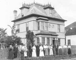 1907 Wedding Portrait of the Pearson Family. Photographer: John T. Wagness